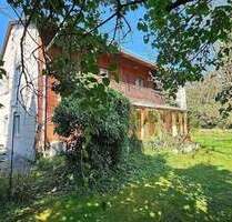 Renovierungsbedürftige Zweifamilienhaus 172 m² Wohnfläche mit ca. 606 m² Grundstück in Bruckmühl