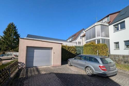 Hoffläche mit Garage - 