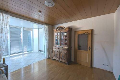 Wohnen EG - 9 Zimmer Mehrfamilienhaus, Wohnhaus zum Kaufen in Böblingen