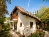 Hausansicht - Familientraum in Obermenzing - Ruhig gelegene Doppelhaushälfte mit Kamin, Wintergarten & Gartenidylle