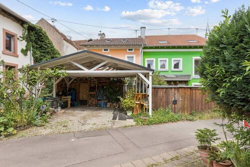 Carport mit angrenzendem Außenbereich - 