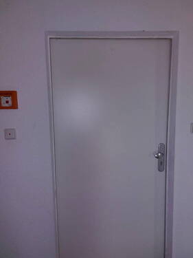 Neue Wohnungstür - 1 Zimmer Etagenwohnung zur Miete in Chemnitz