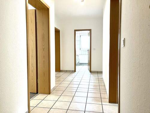 Flur - Helle 3 ZKB frisch renovierte Wohnung
