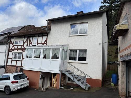 Wohnhaus - Bottendorf! Wohnhaus mit Garage und Holzschuppen in guter Lage!