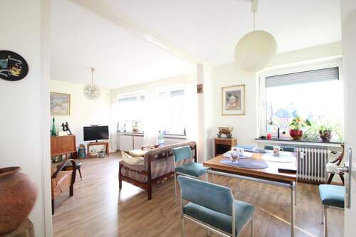 Wohn- u. Esszimmer - 