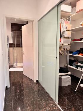 Ankleide - Zugang Bad - 