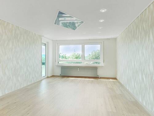 Wohnzimmer - Endlich Platz für die ganze Familie - 4,5 Zimmer mit Balkon in Dagersheim