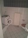 Bad mit Dusche . - 2 Zimmer Etagenwohnung zur Miete in Magdeburg