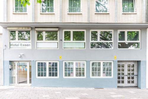 Hausansicht - 2 Zimmer Mehrfamilienhaus, Wohnhaus zum Kaufen in Essen