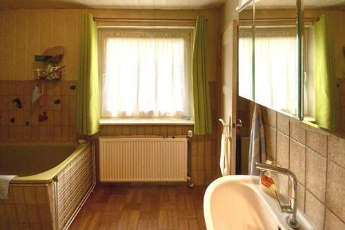 Wannenbad mit Tageslicht - 