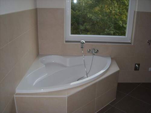 Große Eckbadewanne - 