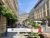 Belebte Straße - Leipzig Zentrum: Denkmalwohnung mit großem Balkon und Aufzug