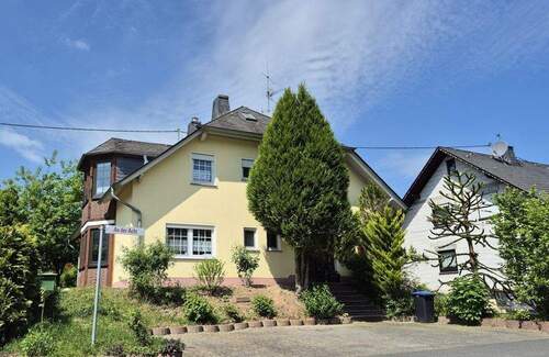 Außenansicht - Traben-Trarbach: Solides Zweifamilienhaus mit Garage in sonniger, hochwasserfreier Ortsrandlage!