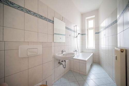 Badezimmer - Etagenwohnung mit 61,00 m&sup2; in Berlin zum Kaufen