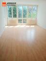 Wohnzimmer - Sonnige 2 Zimmerwohnung mit Balkon in Bad Tölz , zur Stadtmitte nur ca. 8 Gehminuten. Ca.57 m². TG