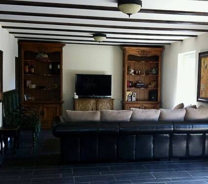 04 Living Room.jpg - 