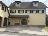 01 Front of House.jpg - Amerikanisches Traumhaus in Vilseck Schlicht