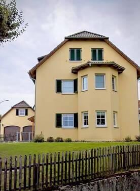 02 Side View of House.jpeg - 6 Zimmer Mehrfamilienhaus, Wohnhaus zum Kaufen in Vilseck