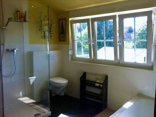 13 Kinder Bathroom.JPEG - 6 Zimmer Mehrfamilienhaus, Wohnhaus in Vilseck