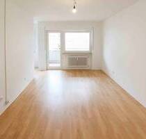 Modernisierte 2-Zimmer-Wohnung mit Balkon und Tiefgarage - bezugsfrei & zentral - Stuttgart Mitte