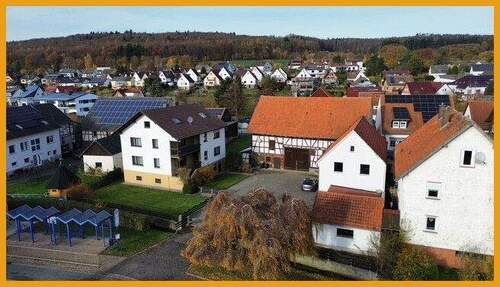 Giebelansicht - 8 Zimmer Mehrfamilienhaus, Wohnhaus zum Kaufen in Alsfeld