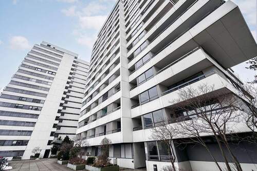 Außenansicht - Sicher investieren: vermietete 1-Zimmer-Wohnung mit Südbalkon und Parkplatz direkt am Wöhrder See