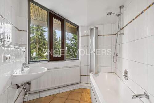 Wannenbad im Dachgeschoss - 