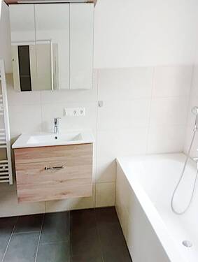 ...modernes Wannenbad - 