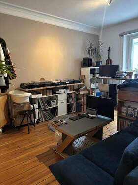 Großes Zimmer zum Hinterhof - 