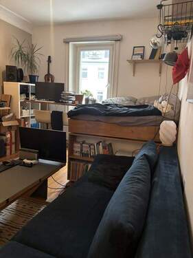 Großes Zimmer zum Hinterhof - 