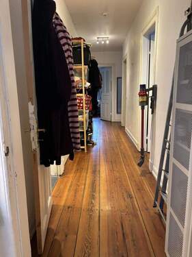 Flur, Blick Richtung Whg-Tür - 