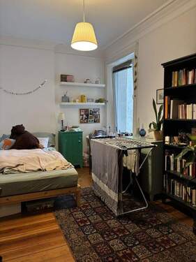 Mittleres Zimmer zum Hinterhof - 