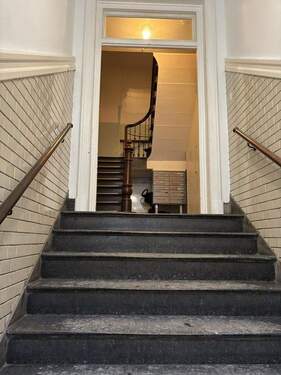 Treppenaufgang - 4 Zimmer Etagenwohnung zum Kaufen in Hamburg