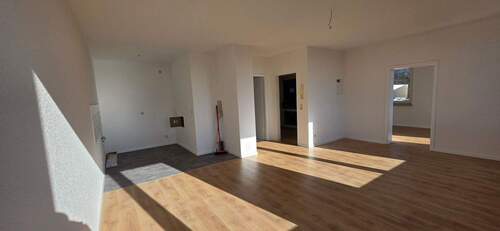 Wohnzimmer mit offener Küche - Etagenwohnung mit 47,20 m&sup2; in Burgstädt zur Miete