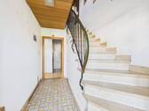 Treppenhaus - Mehrfamilienhaus, Wohnhaus mit 120,00 m&sup2; in Ergolding zum Kaufen