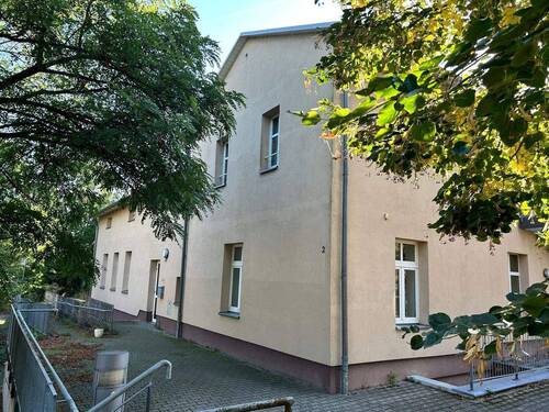 Nordseite, Eingangsbereich mit Zugangsrampe - 1 Zimmer Büro zum Kaufen in Riesa