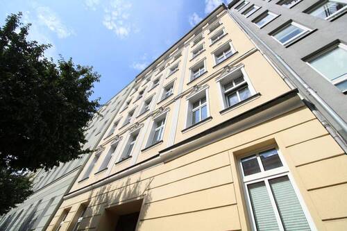 Fassade - 2 Zimmer Etagenwohnung zum Kaufen in Berlin