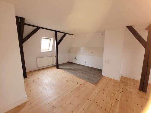 Einblick Wohnbereich mit offener Küche Bild 4 - 