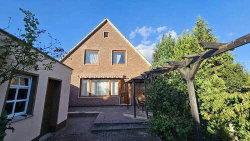 Haus und Terrassenanlage - 6 Zimmer Einfamilienhaus zum Kaufen in Delmenhorst