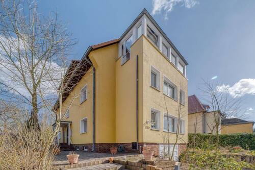 Hausansicht zum Eingang - 
