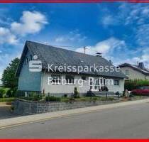 Freistehendes Wohnhaus mit Garage in Ortsrandlage - Biesdorf