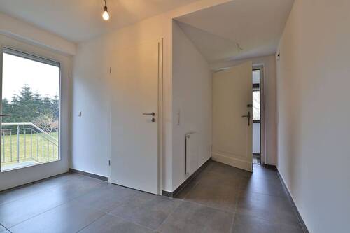 Flur mit Zugang zum Grundstück - 4 Zimmer Doppelhaushälfte zum Kaufen in Boltenhagen