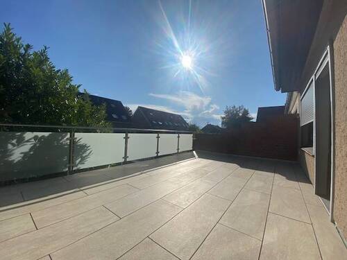 großzügige Terrasse - 