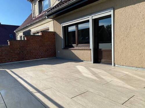 Terrasse mit Zugang zum Wohn-/ Esszimmer - 