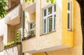 Detail Fassade - Helle 3-Zi.-Wohnung mit Balkon unweit des Maybachufers - vermietet, mit Option zur Eigennutzung!