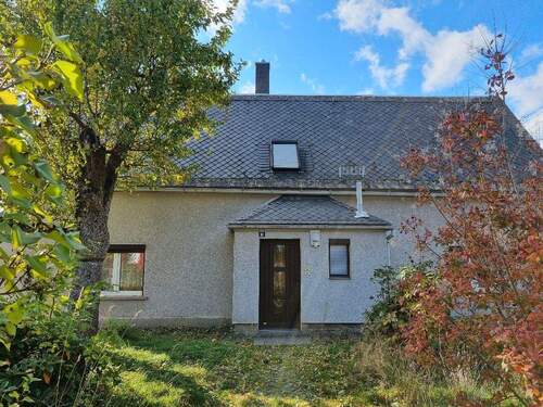 Hausansicht von der Straße - Wohnhaus im Haselbachtal - 98.000,00 EUR Kaufpreis, ca.  133,00 m² Wohnfläche