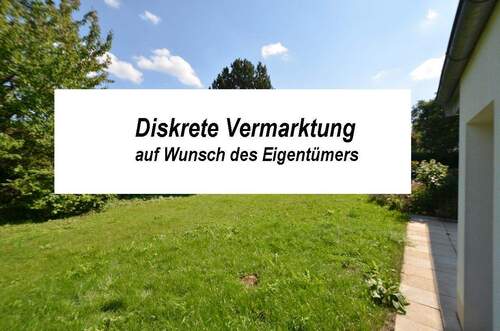 Diskrete Vermarktung - Generalsanierte 5-Zi. DHH mit zwei Wohnungen und Dachterrasse im Westen von Regensburg