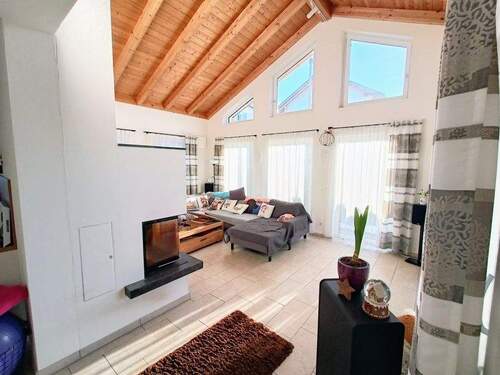 Blick ins Wohnzimmer - 