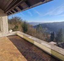 Renovierungsbedürftiges Einfamilienhaus mit schönem Grundstück und Traumblick -91757 TREUCHTLINGEN