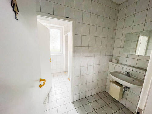 WC Damen Lagerhalle - 